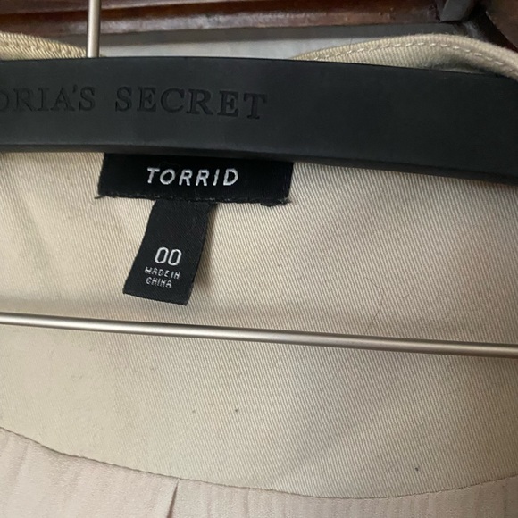 Torrid Cream Ruffle Blazer - Picture 3 of 3